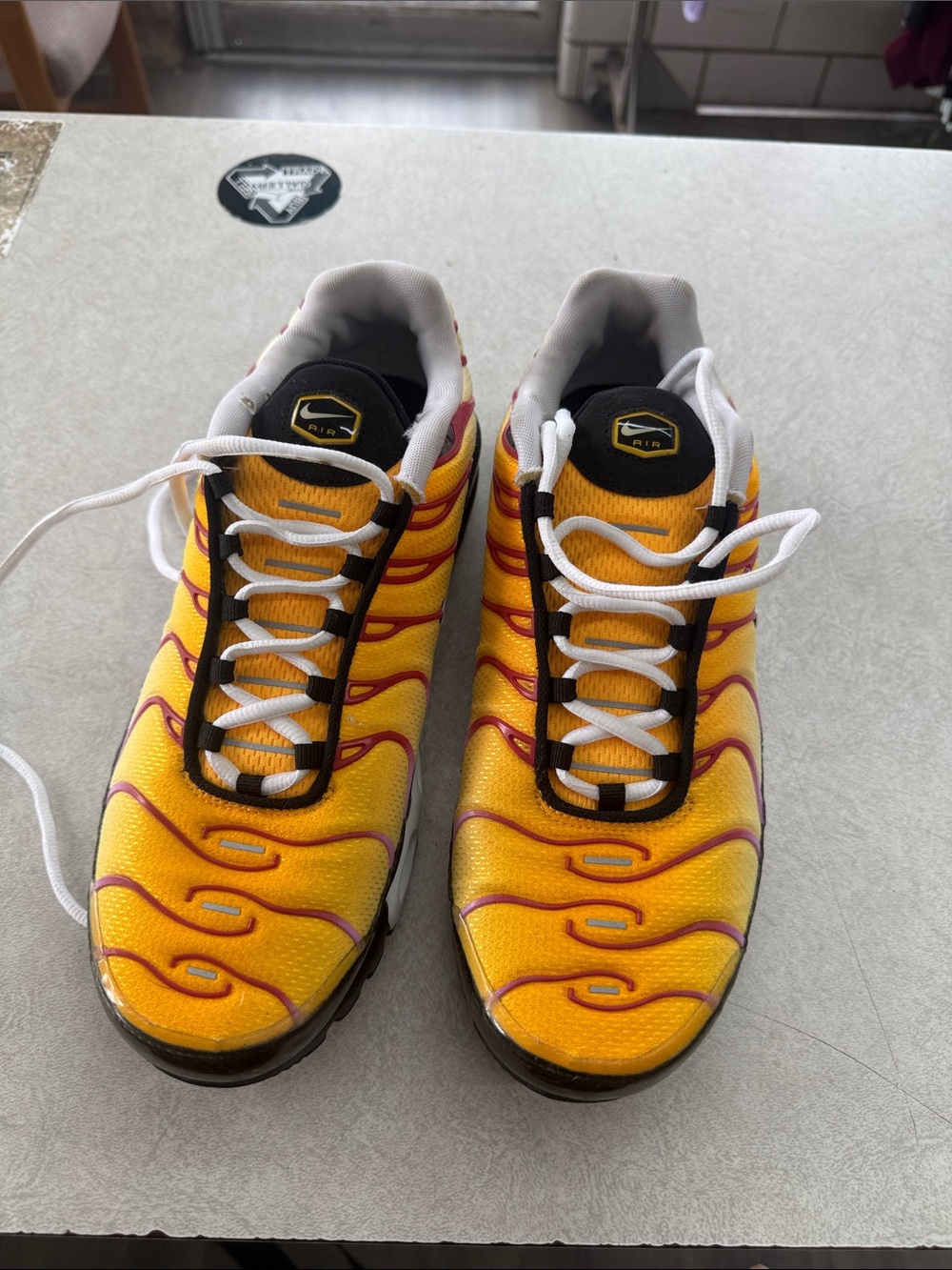 Nike air max plus tn Men’s Yellow & Purple Wave Trainer Sneakers
